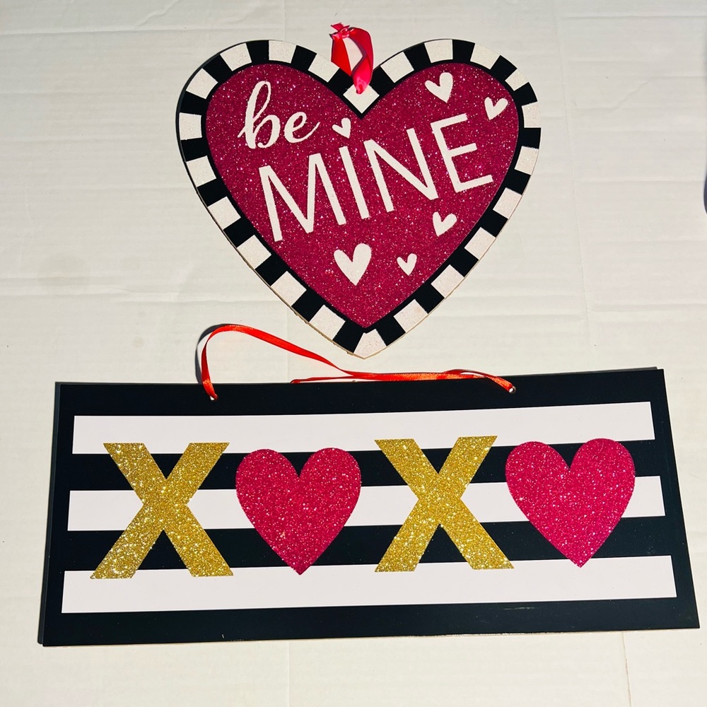 Valentines Day Hugs and Kisses Be Mine Glitter Heart Pink Black Gold White Signs
